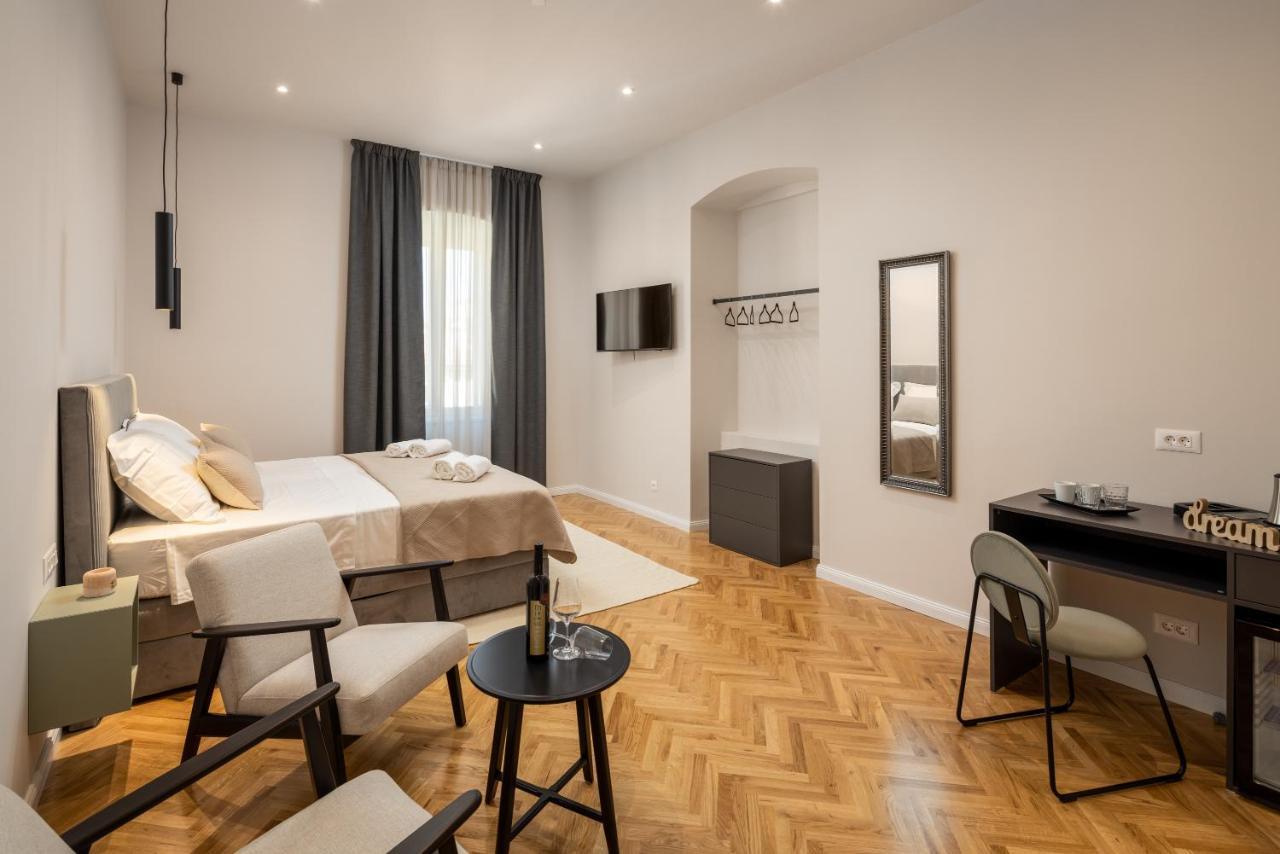 Boutique Lux Rooms Odello Split Old Town Buitenkant foto